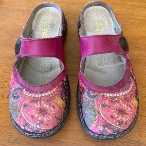 Rieker Pink Embroidered Flowers Clogs